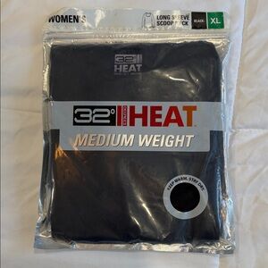 32 Degrees HEAT Women's Long Sleeve Scoop Neck Top - Black